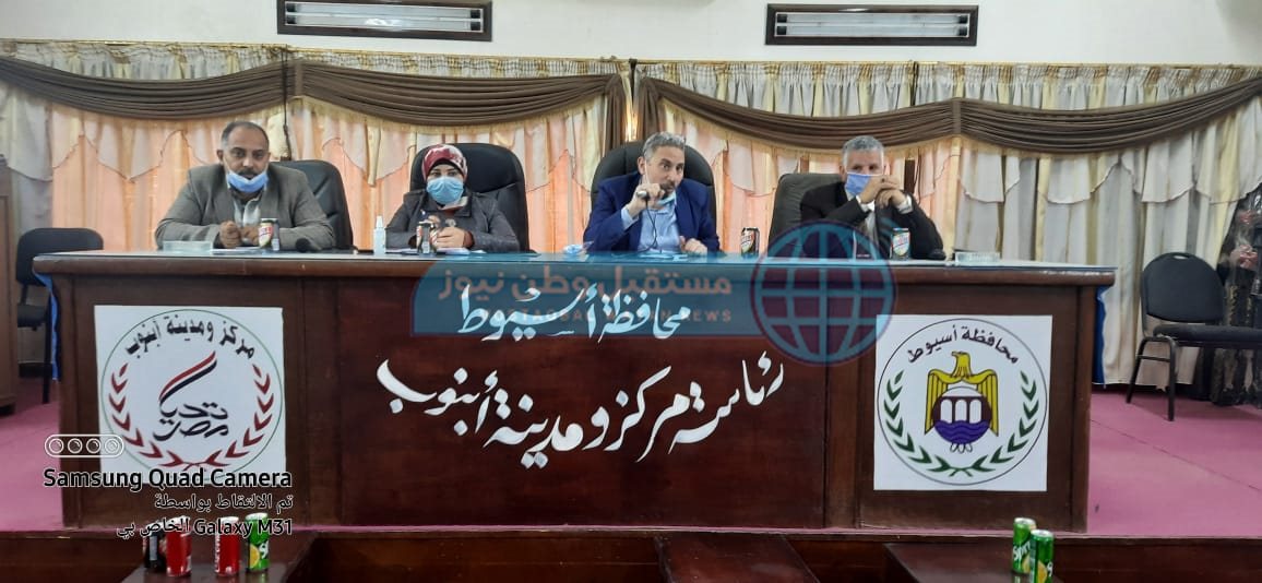 ندوة تعريفية بمبادرة حياة كريمة بأبنوب (3)