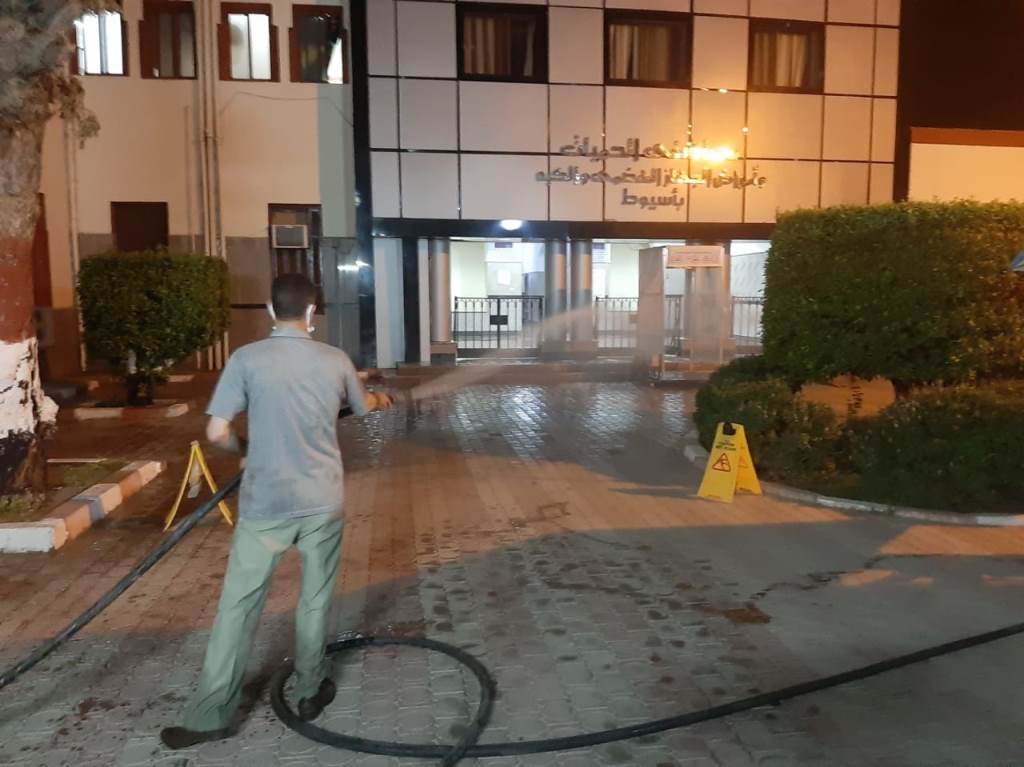 حملات الرش والتعقيم بأسيوط (1)