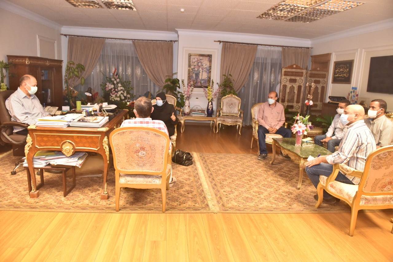 لقاء محافظ أسيوط مع وكيل وزارة الزراعة (5)