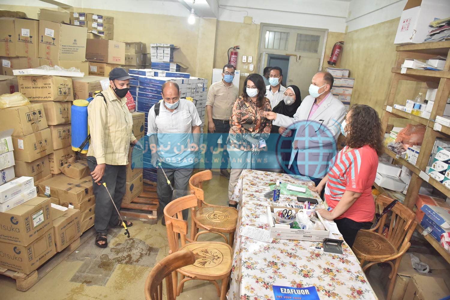 محافظ أسيوط يتفقد مخزن الأدوية الرئيسي ويشهد إجراءات التعقيم (13)