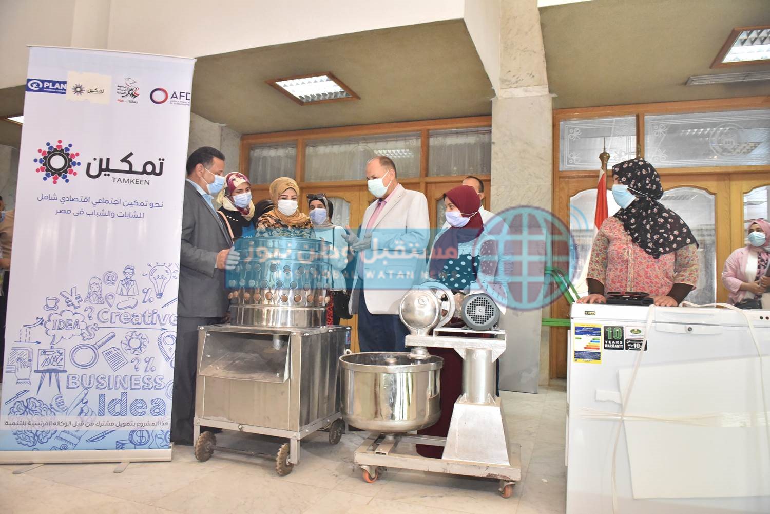 محافظ أسيوط يوزع 20مشروعًا لـ 25 شاب وفتاة ضمن  تمكين 2 (1)