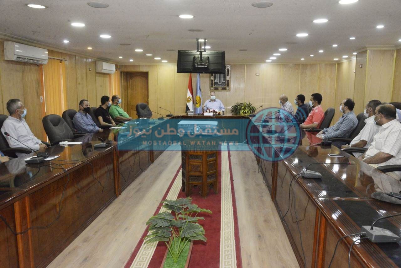 لقاء محافظ أسيوط مع المتابعة الميدانية (6)