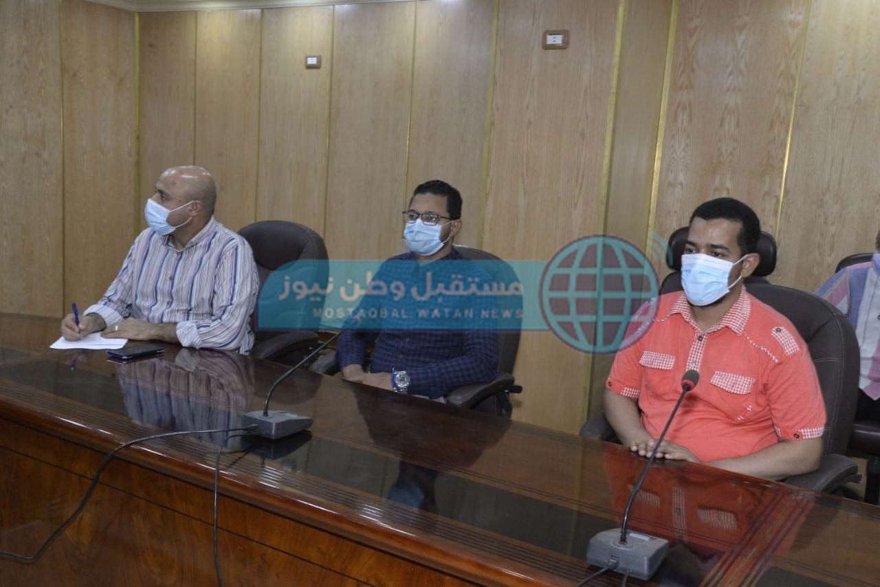 لقاء محافظ أسيوط مع المتابعة الميدانية (4)