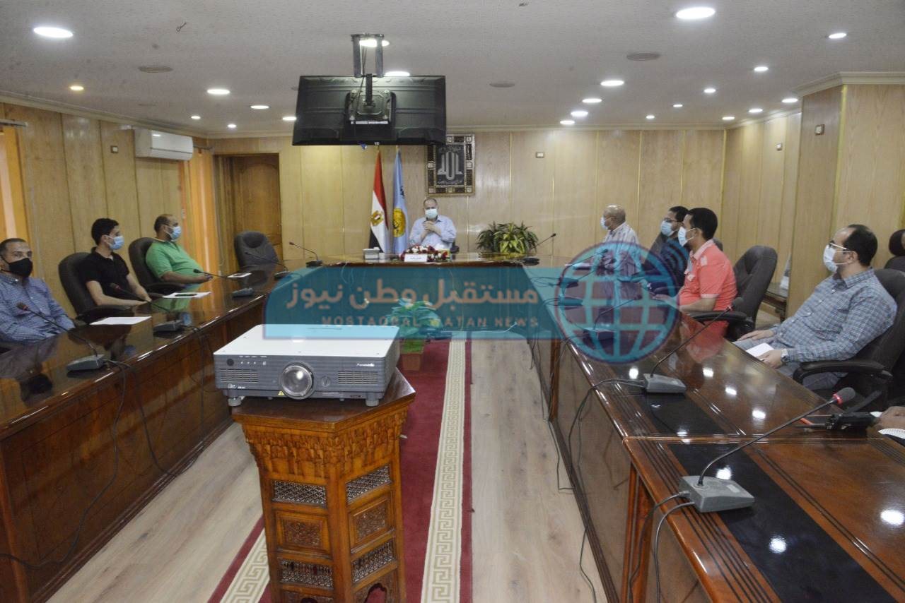 لقاء محافظ أسيوط مع المتابعة الميدانية (2)