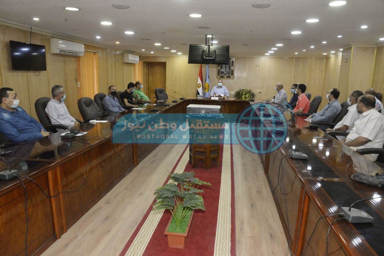 لقاء محافظ أسيوط مع المتابعة الميدانية (1)