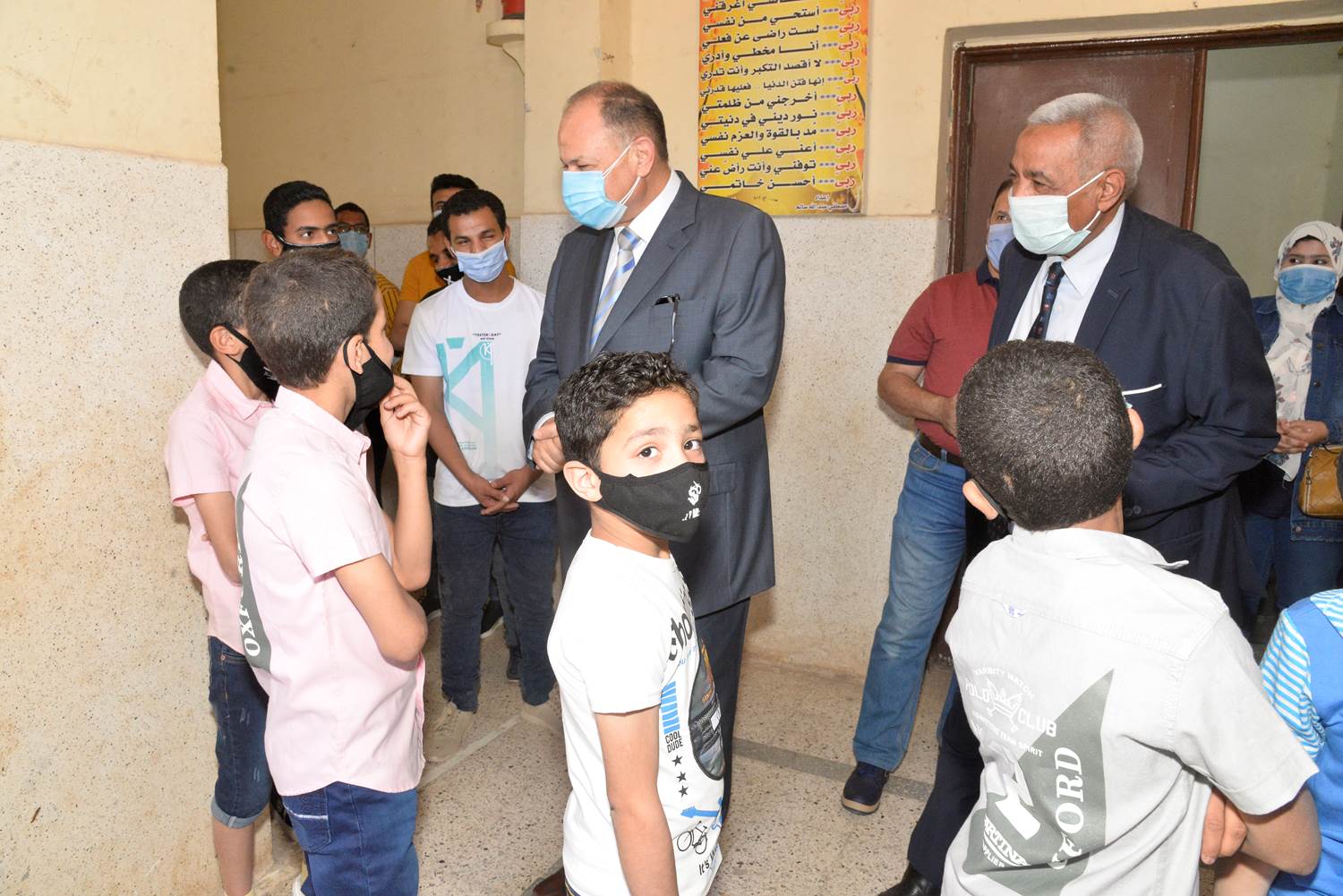 محافظ أسيوط يزور دور الايتام ويشارك الأطفال فرحتهم بعيد الفطر  (3)