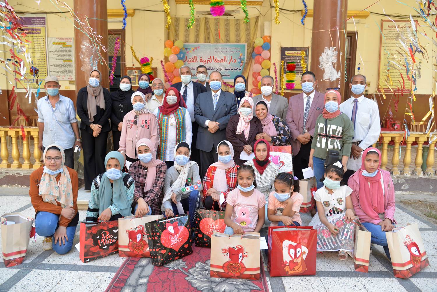 محافظ أسيوط يزور دور الايتام ويشارك الأطفال فرحتهم بعيد الفطر  (26)