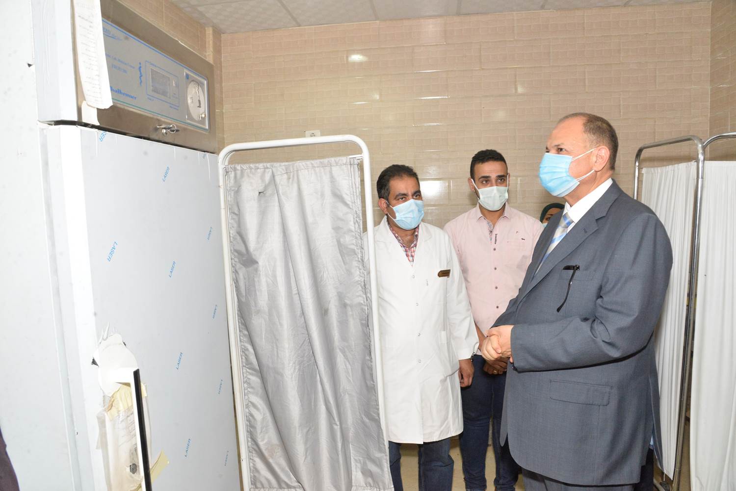 تفقد مركز لقاح كورونا بمستشفى الايمان العام (8)