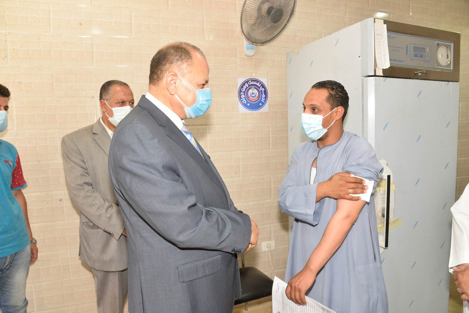 تفقد مركز لقاح كورونا بمستشفى الايمان العام (6)