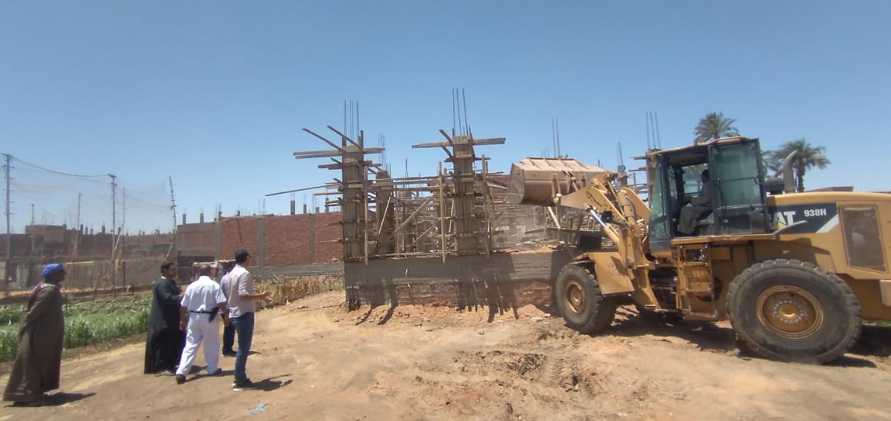 حملات ازالة تعديات على اراضى زراعية بأسيوط (1)