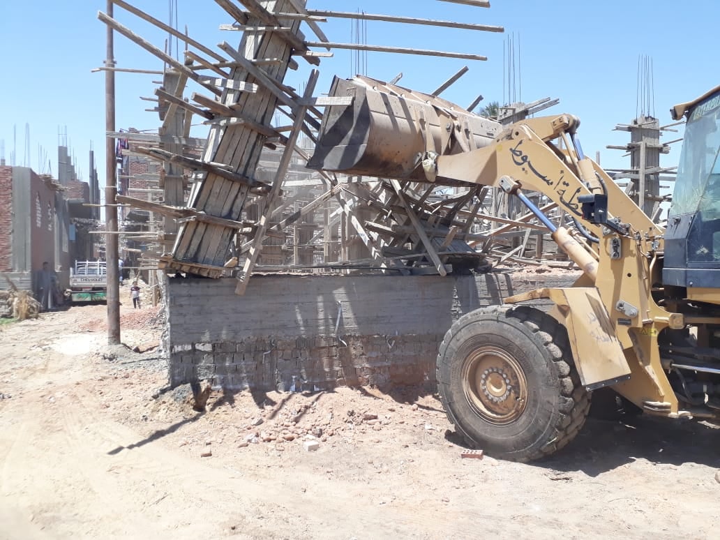 حملات ازالة تعديات على اراضى زراعية بأسيوط (3)