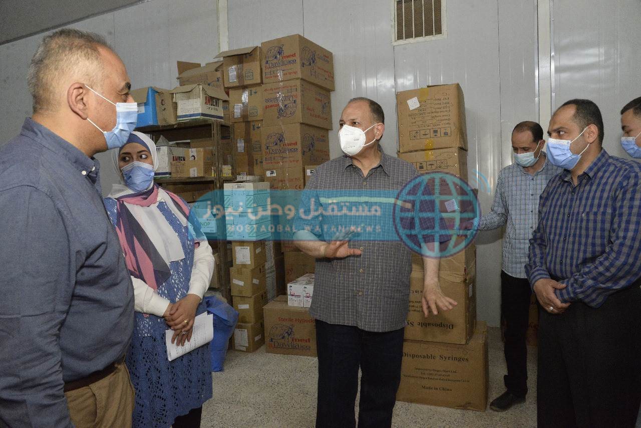 محافظ أسيوط يتفقد مخزن المستلزمات الطبية الاقليمي بحي غرب  (9)