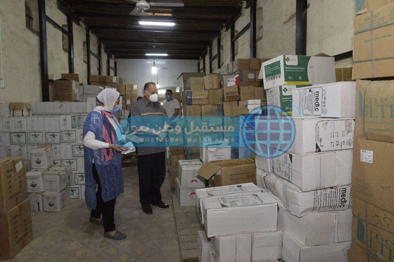 محافظ أسيوط يتفقد مخزن المستلزمات الطبية الاقليمي بحي غرب  (1)