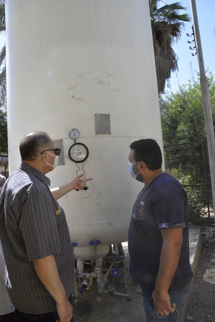 محافظ أسيوط يتفقد مستشفى الصدر ويطمئن على منظومة الأكسجين  (6)