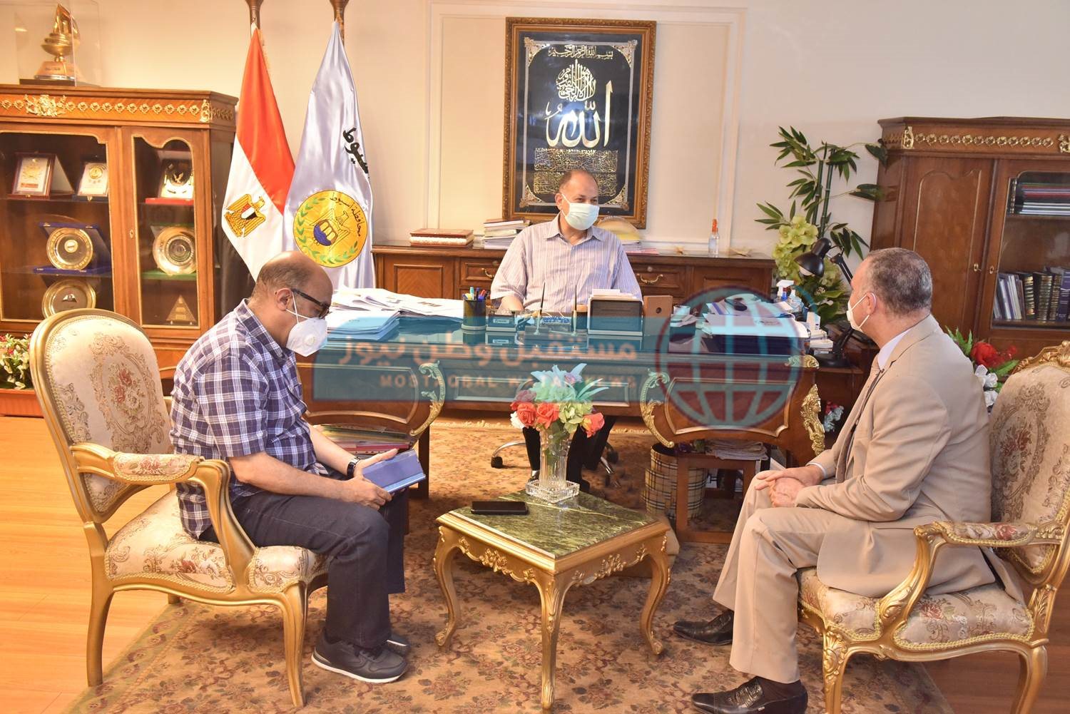 محافظ أسيوط يلتقي المدير الجديد لمنطقة وسط الصعيد للتأمين الصحي  (3)