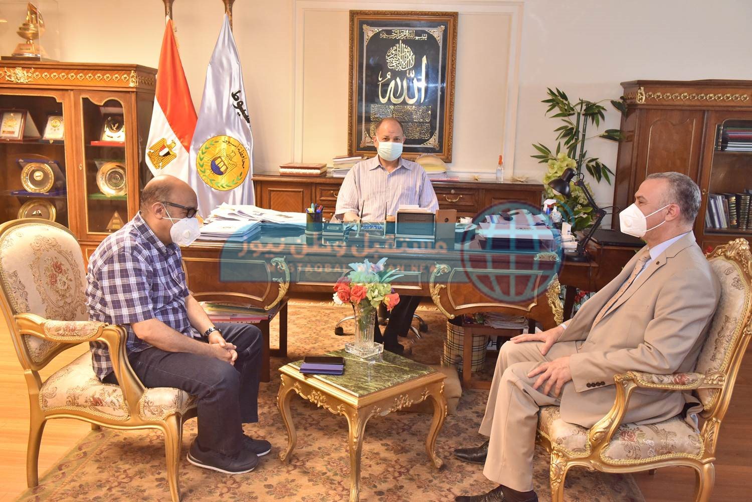 محافظ أسيوط يلتقي المدير الجديد لمنطقة وسط الصعيد للتأمين الصحي  (1)