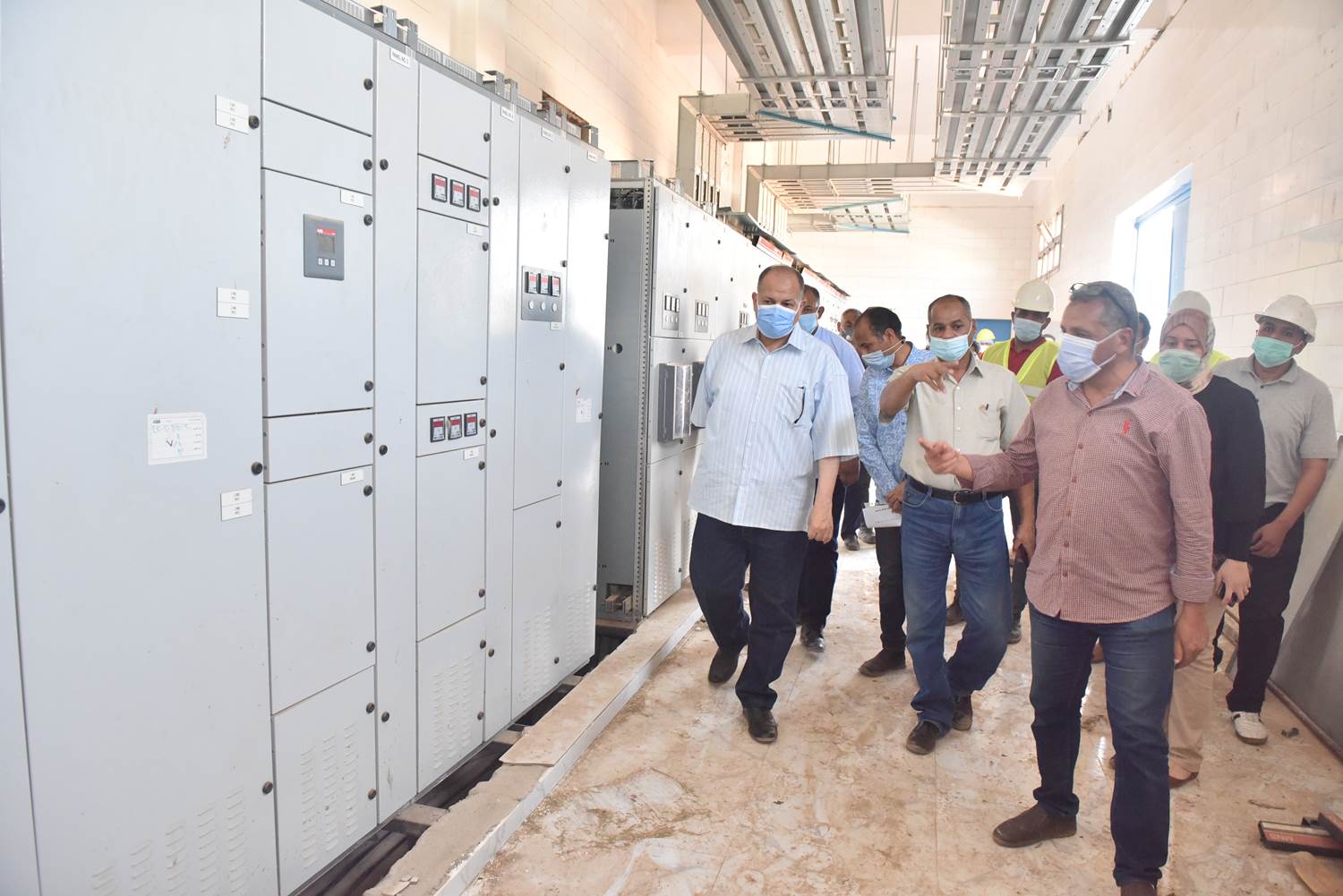 محافظ أسيوط يتفقد أعمال إنشاء المرحلة الثانية من محطة صرف صحي عرب المدابغ (3)