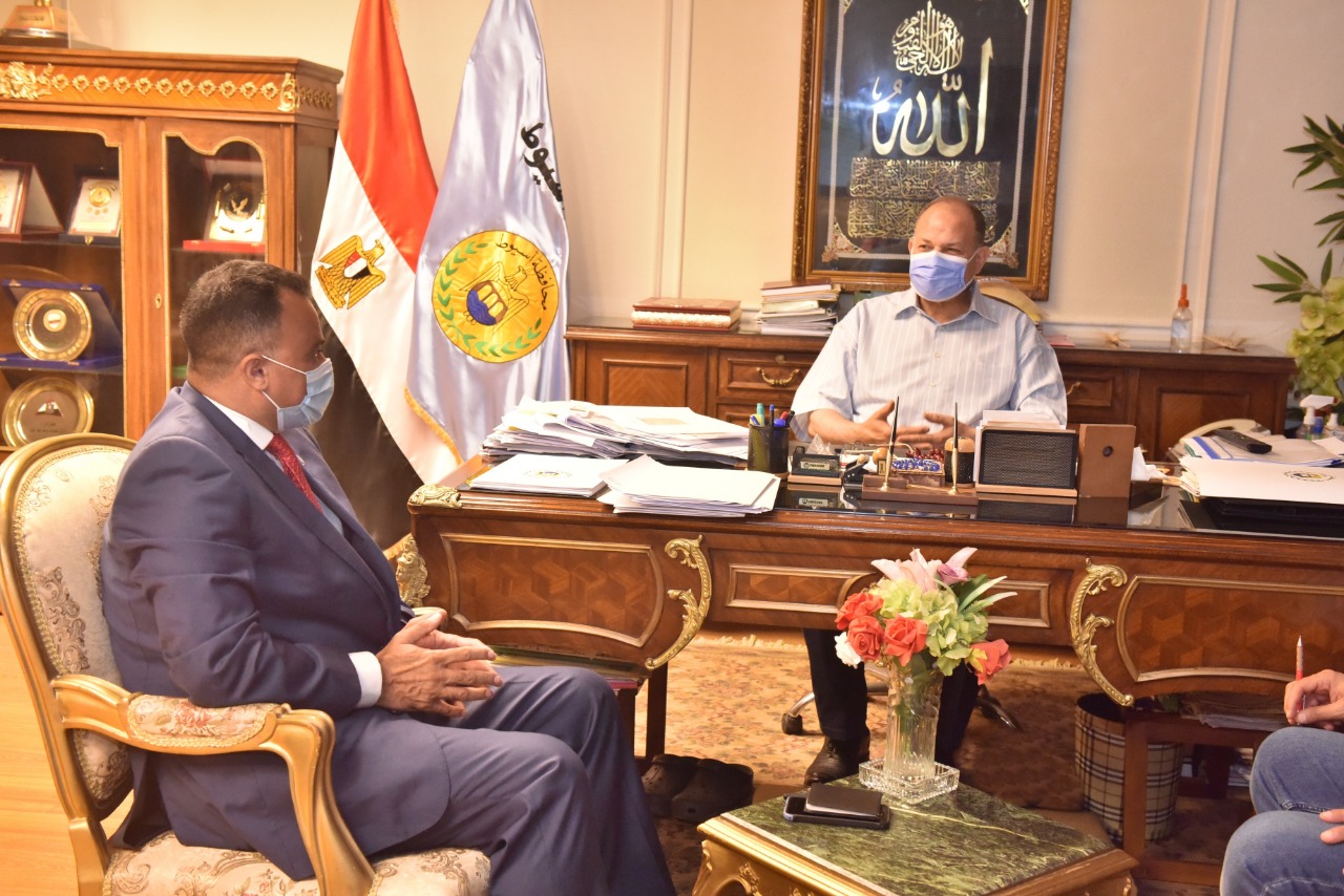 محافظ أسيوط يلتقي وكيل وزارة الشباب والرياضة الجديد  (2)