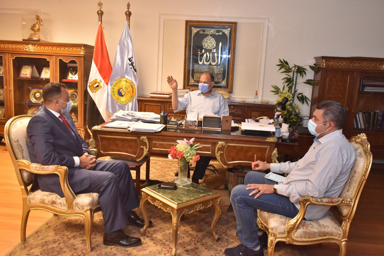 محافظ أسيوط يلتقي وكيل وزارة الشباب والرياضة الجديد  (1)