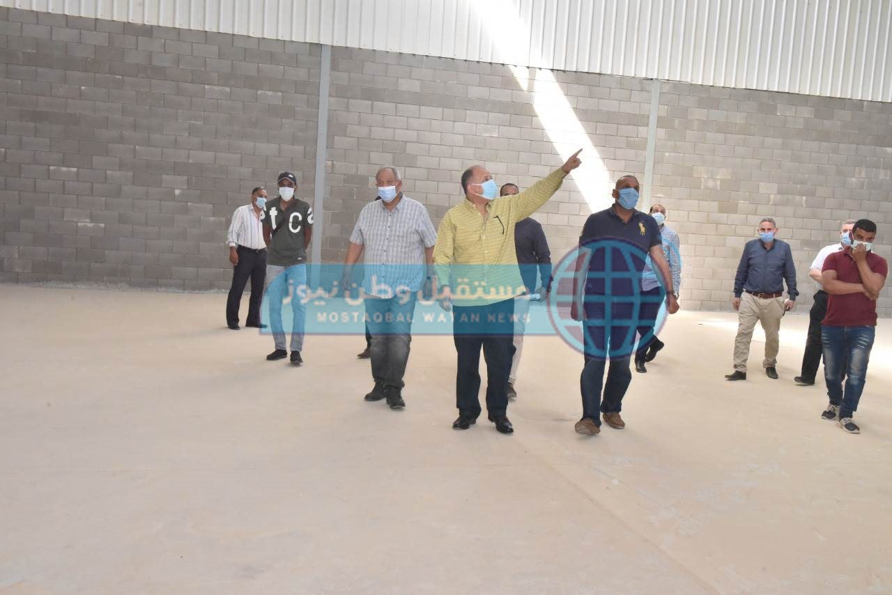 محافظ أسيوط يتفقد الرصف بمجمع الصناعات الصغيرة والمتوسطة بعرب العوامر (9)