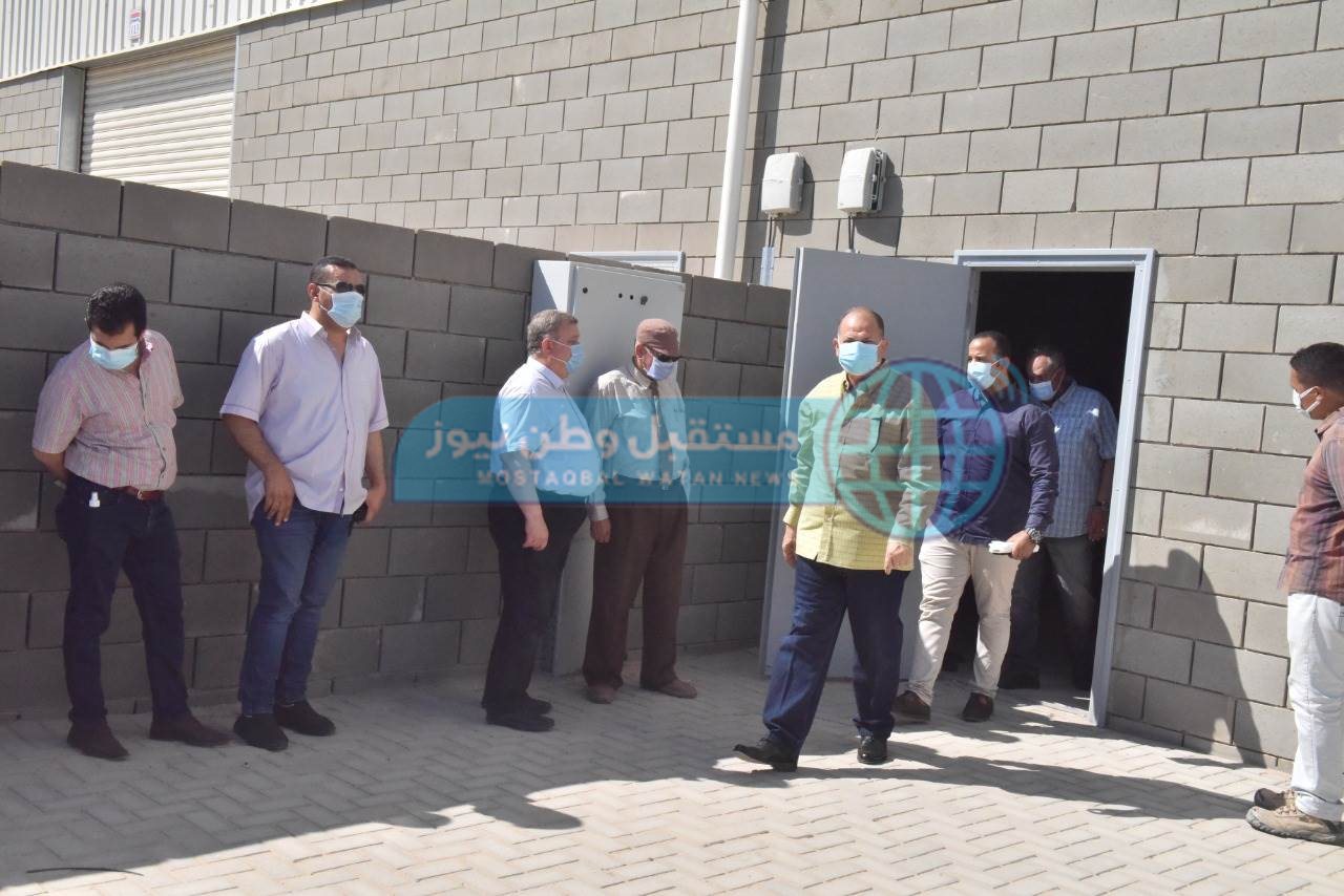 محافظ أسيوط يتفقد الرصف بمجمع الصناعات الصغيرة والمتوسطة بعرب العوامر (5)