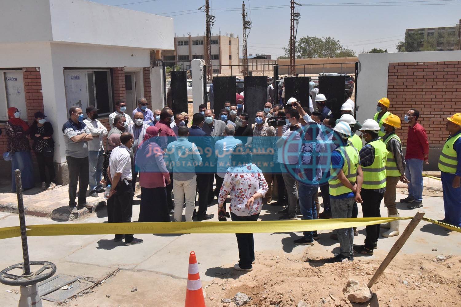 محافظ أسيوط يتفقد محطة رفع صرف صحي الحما وبعض شبكات الصرف بمنفلوط (5)