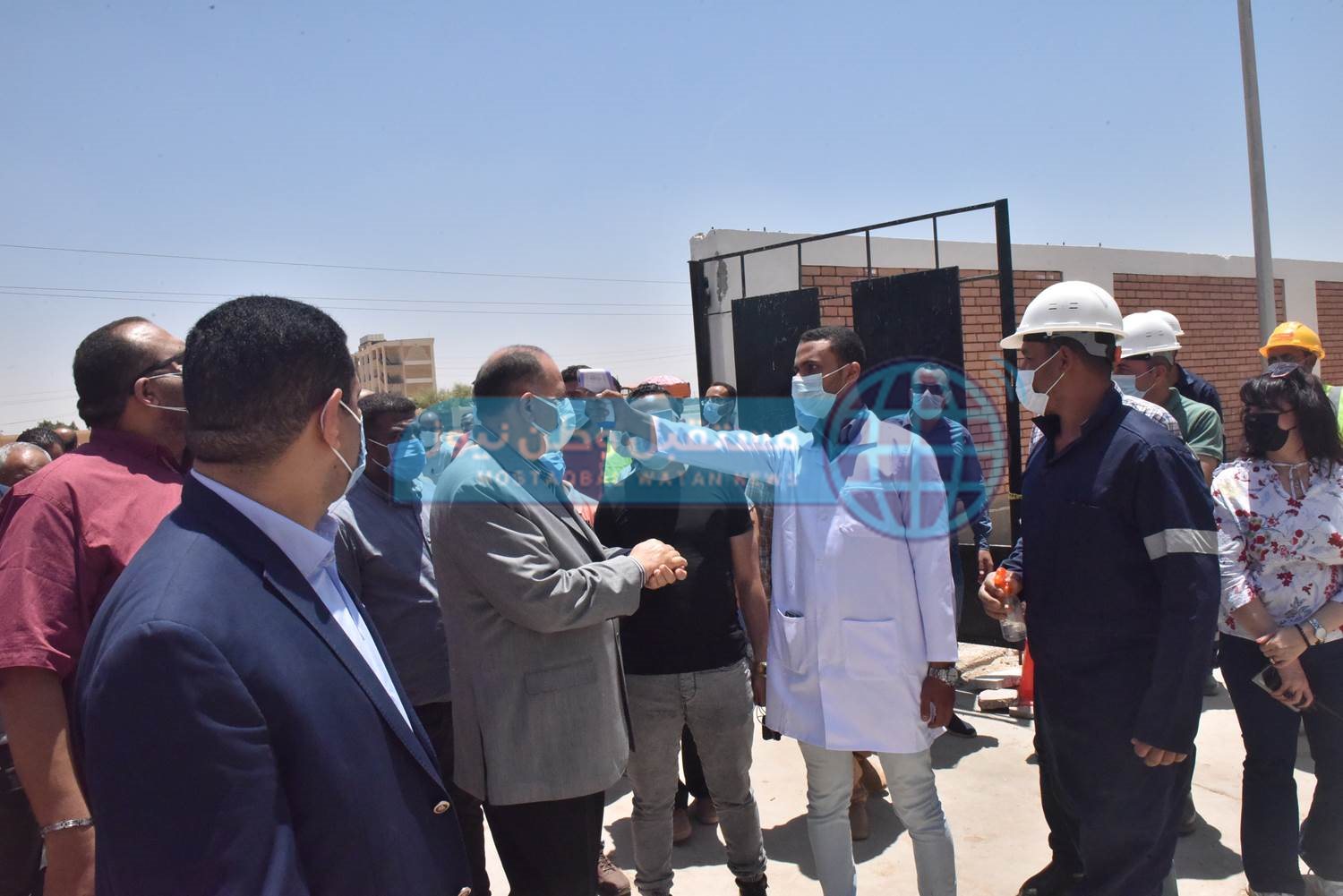 محافظ أسيوط يتفقد محطة رفع صرف صحي الحما وبعض شبكات الصرف بمنفلوط (3)