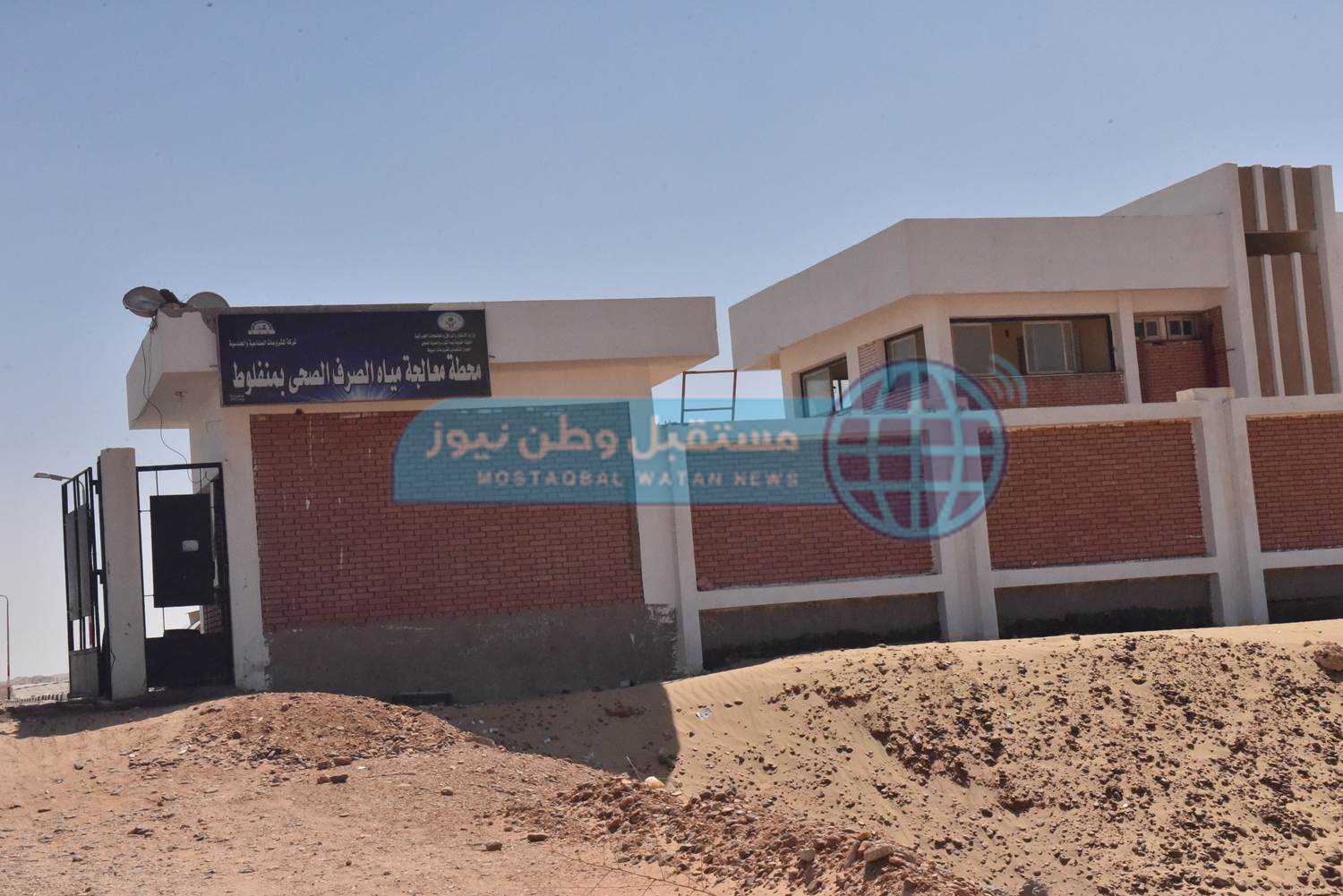 محافظ أسيوط يتفقد محطة معالجة الصرف الصحي بمنفلوط  (1)