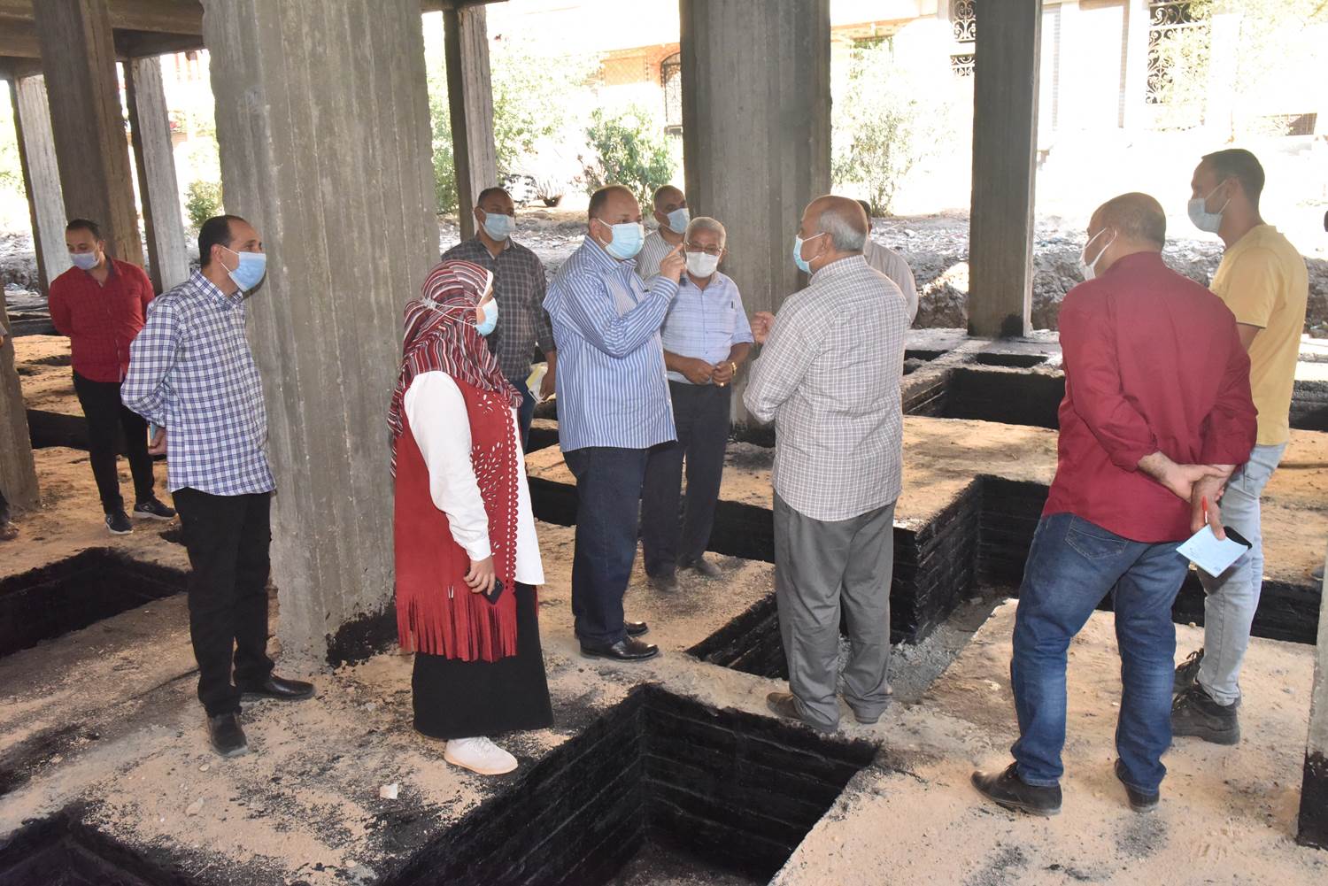 محافظ أسيوط يتفقد إنشاء مدرسة التجاريين الرسمية لغات  (15)