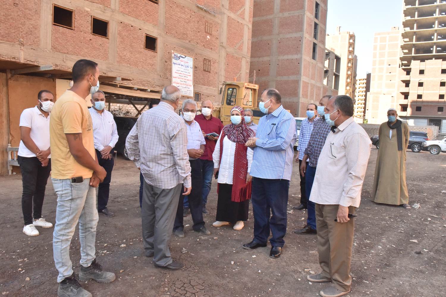 محافظ أسيوط يتفقد إنشاء مدرسة التجاريين الرسمية لغات  (5)