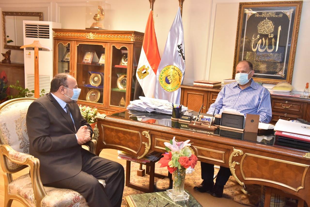 محافظ أسيوط يلتقي نائب رئيس جامعة الأزهر  (2)