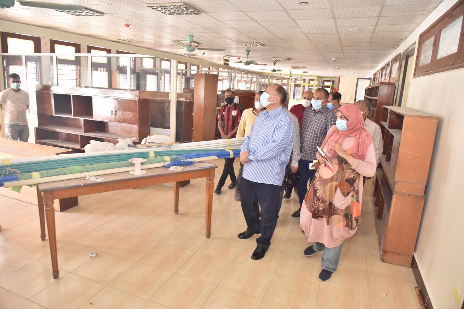 محافظ أسيوط يتفقد التطوير بمقر مكتبة مصر العامة (15)