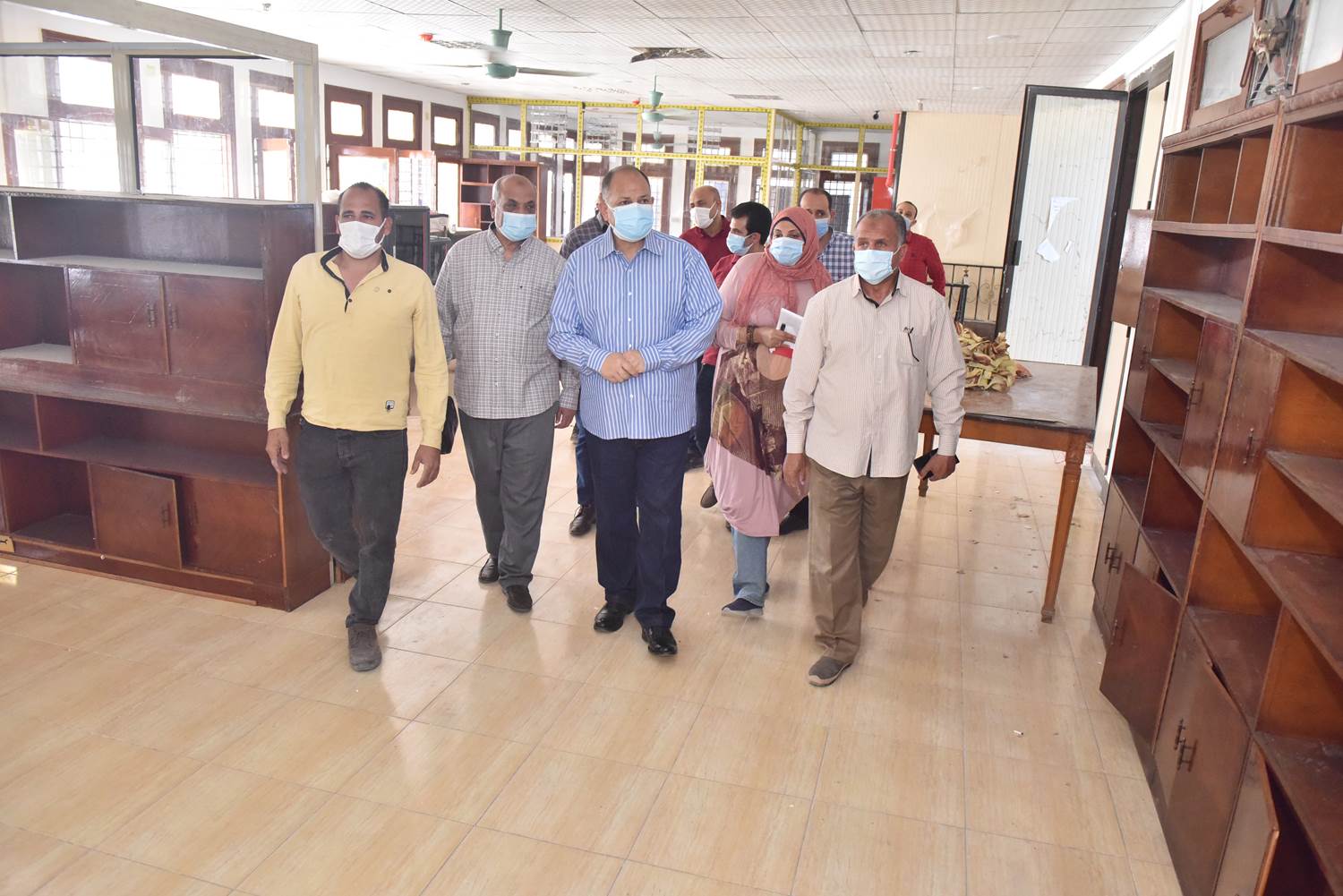 محافظ أسيوط يتفقد التطوير بمقر مكتبة مصر العامة (14)