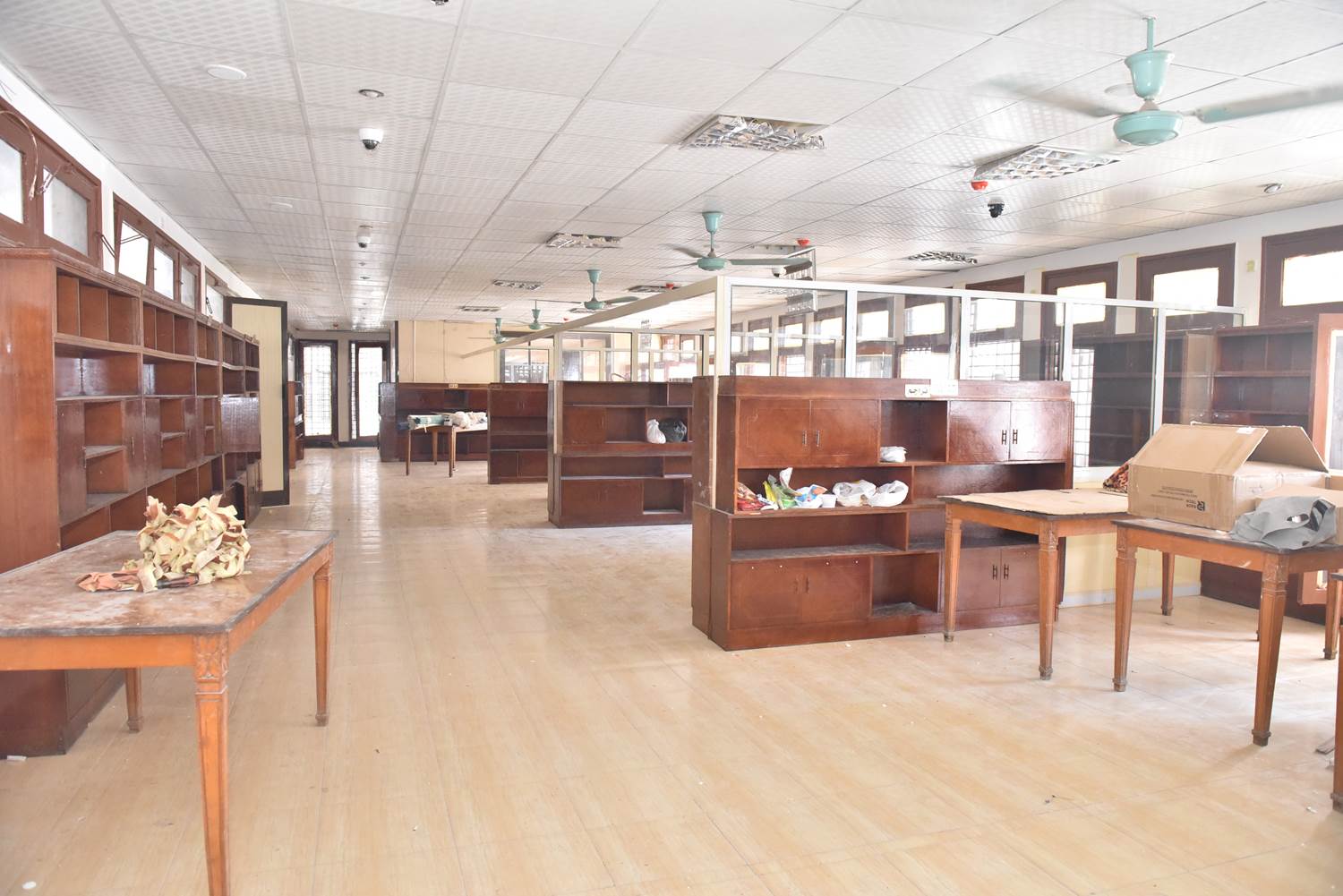 محافظ أسيوط يتفقد التطوير بمقر مكتبة مصر العامة (12)