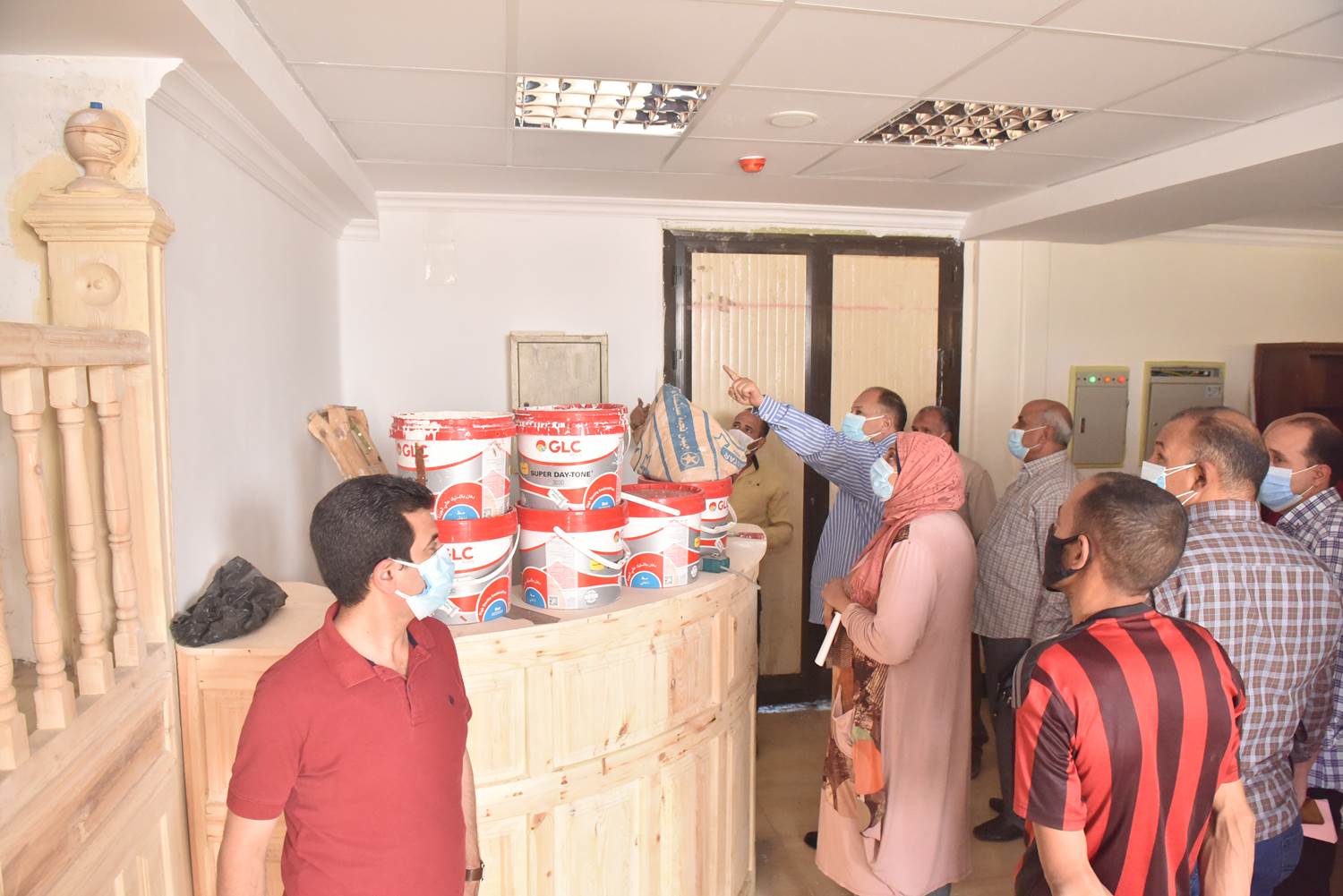 محافظ أسيوط يتفقد التطوير بمقر مكتبة مصر العامة (9)