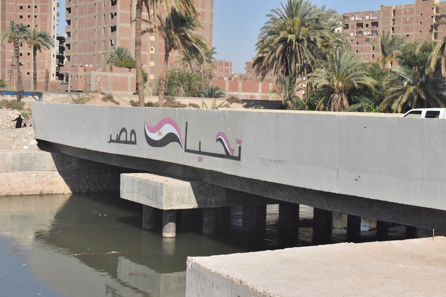 محافظ أسيوط يتفقد أعمال تنفيذ كوبرى الكيلو 149 بمركز أبوتيج (13)