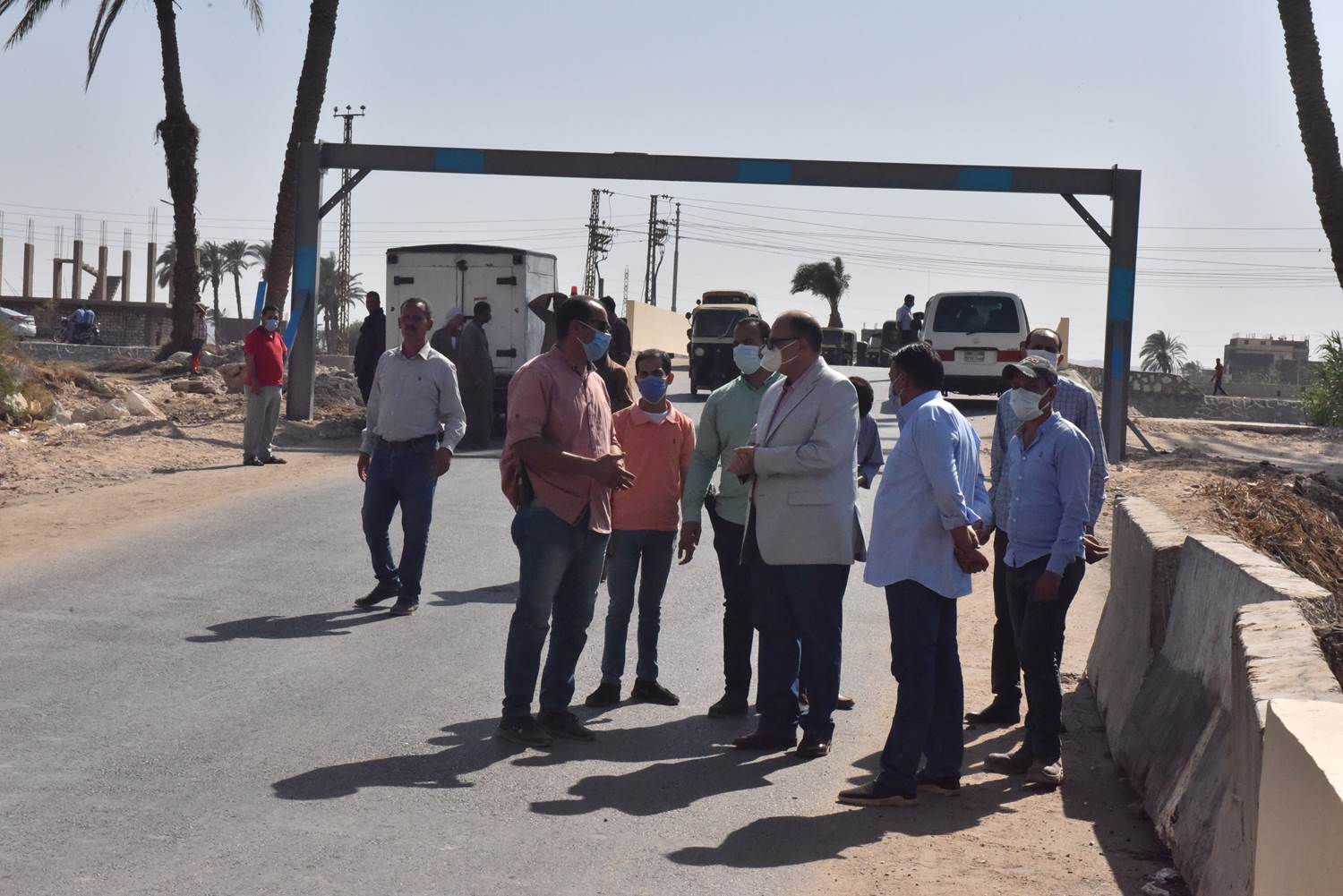محافظ أسيوط يتفقد أعمال تنفيذ كوبرى الكيلو 149 بمركز أبوتيج (3)