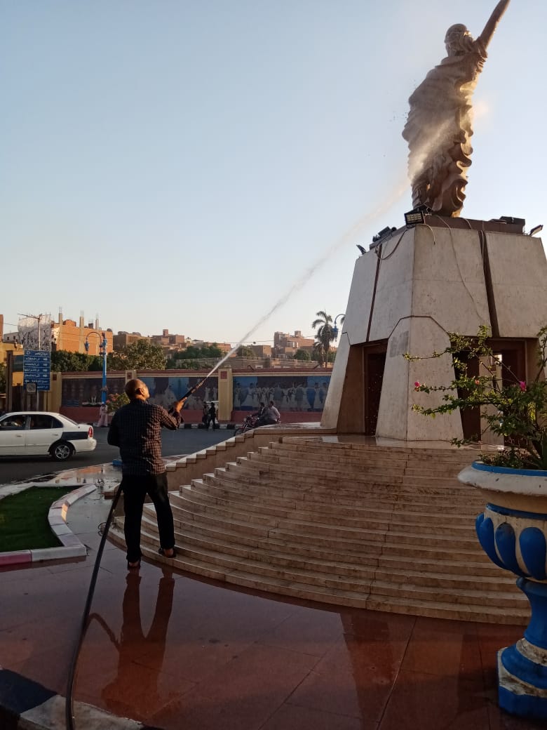 حملات مكثغة لنظافة وغسل الأرصفة والشوارع والميادين الحيوية بحي شرق (15)