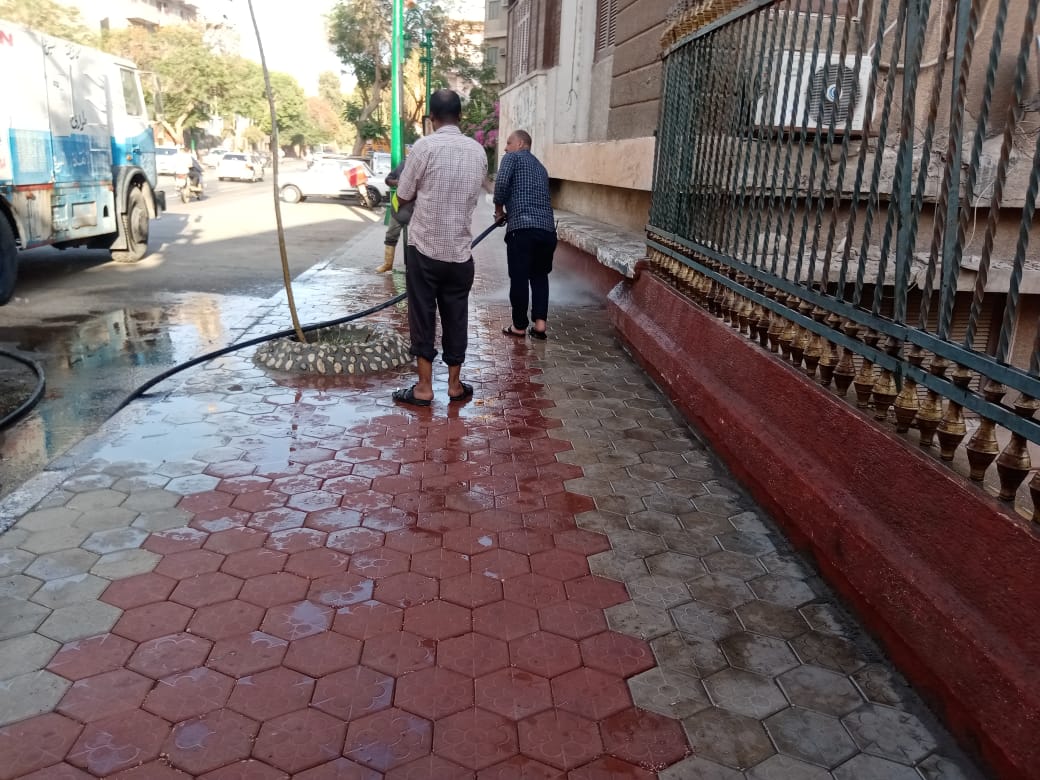 حملات مكثغة لنظافة وغسل الأرصفة والشوارع والميادين الحيوية بحي شرق (10)