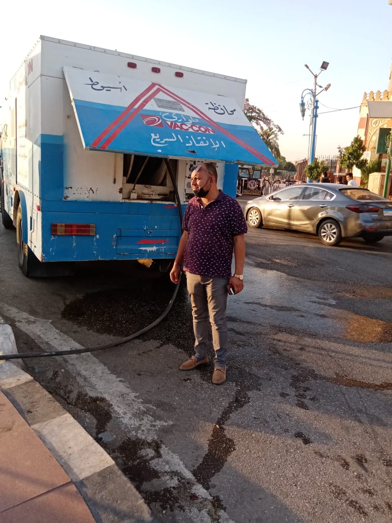 حملات مكثغة لنظافة وغسل الأرصفة والشوارع والميادين الحيوية بحي شرق (4)