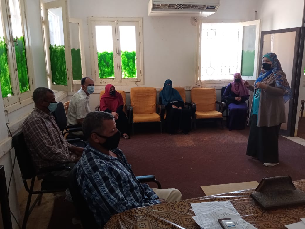 قومي المرأة يختتم حملة طرق الأبواب في الوادي الجديد  (4)