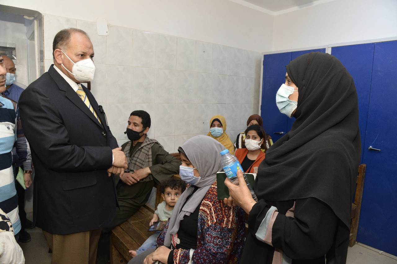 محافظ أسيوط يتفقد عيادات اللجان الطبية للقومسيون الطبي بحي شرق  (8)