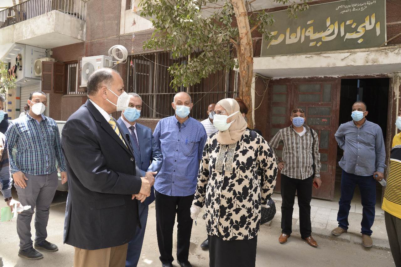 محافظ أسيوط يتفقد عيادات اللجان الطبية للقومسيون الطبي بحي شرق  (1)