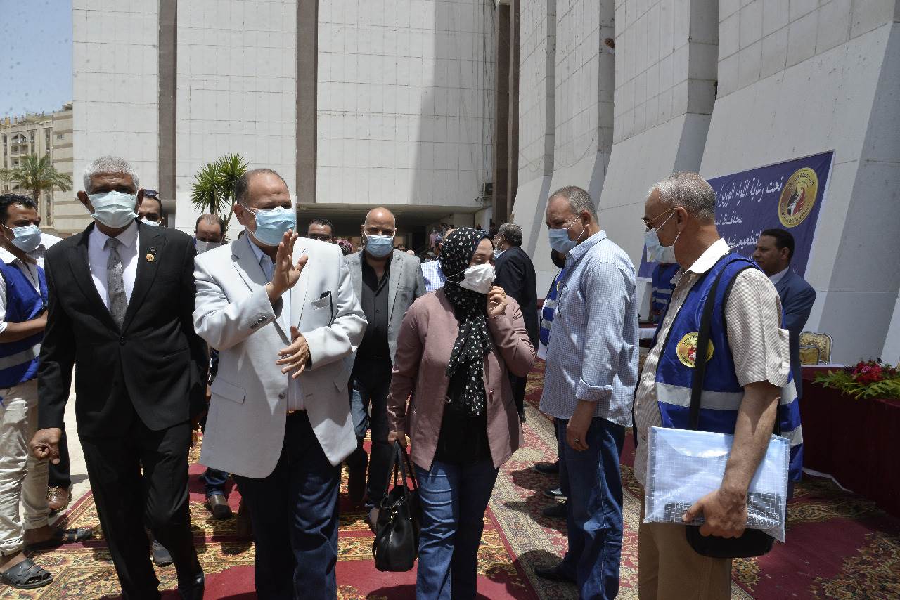 محافظ أسيوط يشهد انطلاق قوافل حزب حماة الوطن سجل__ اتطعم(7)