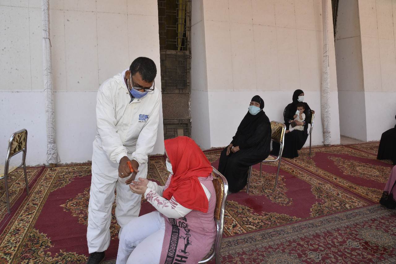 محافظ أسيوط يشهد انطلاق قوافل حزب حماة الوطن سجل__ اتطعم(2)