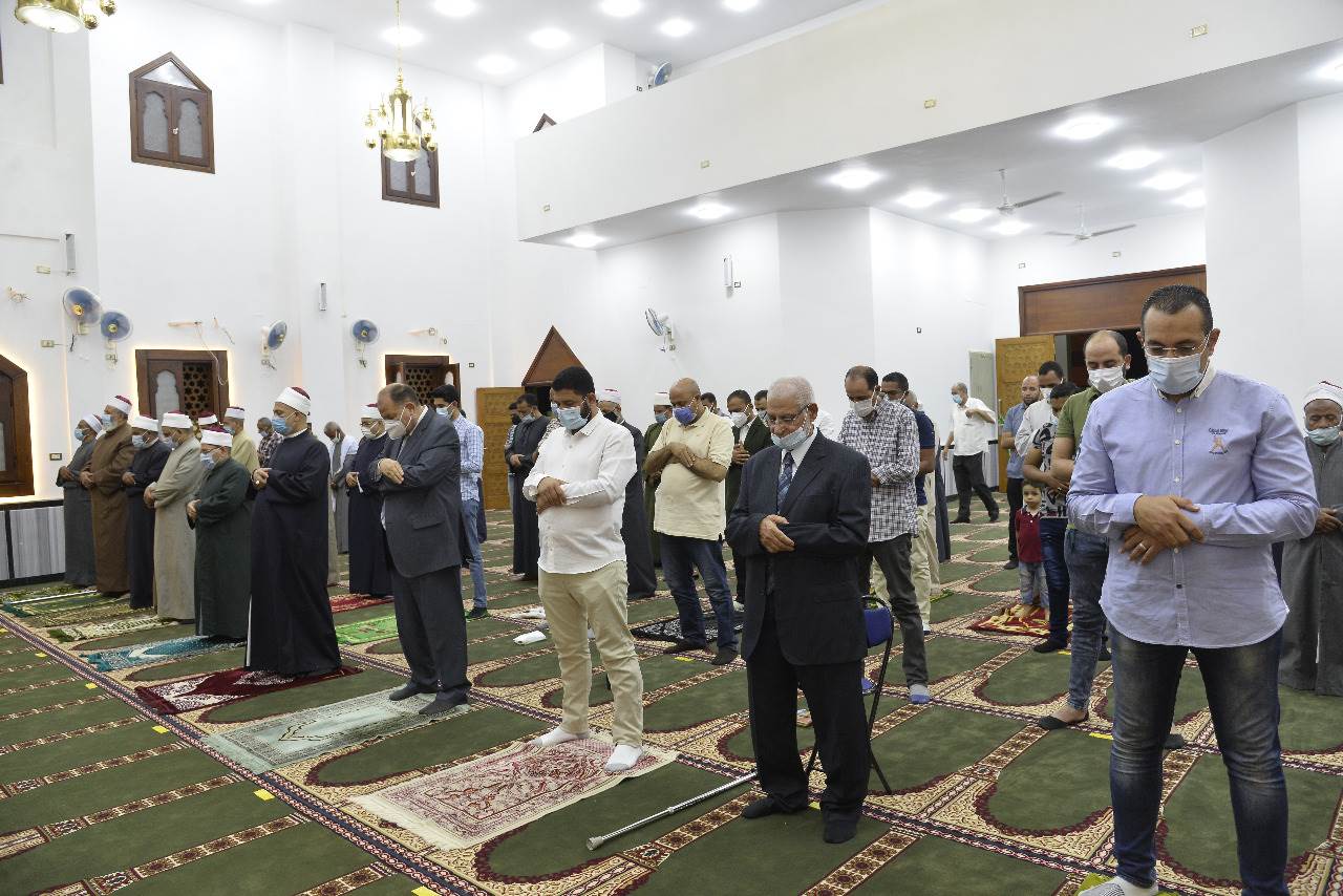 محافظ أسيوط يفتتح مسجد الرحمن بمدينة أسيوط الجديدة  (8)