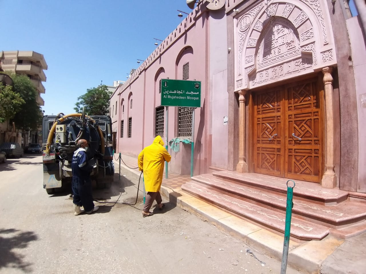 استمرار حملات تعقيم وتطهير المساجد قبل صلاة الجمعة  (5)