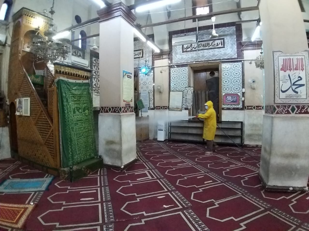 استمرار حملات تعقيم وتطهير المساجد قبل صلاة الجمعة  (2)