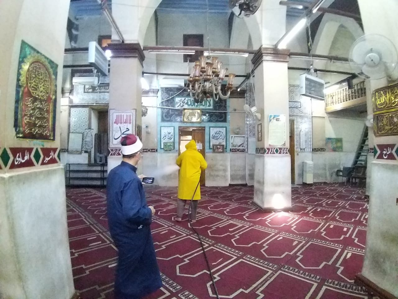 استمرار حملات تعقيم وتطهير المساجد قبل صلاة الجمعة  (1)