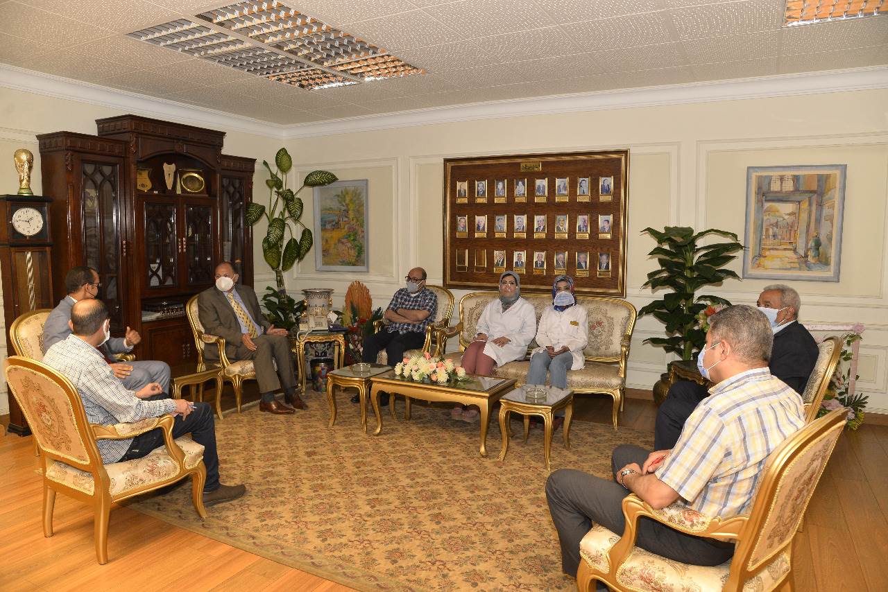 محافظ أسيوط يشهد انطلاق حملة للتبرع بالدم  (1)